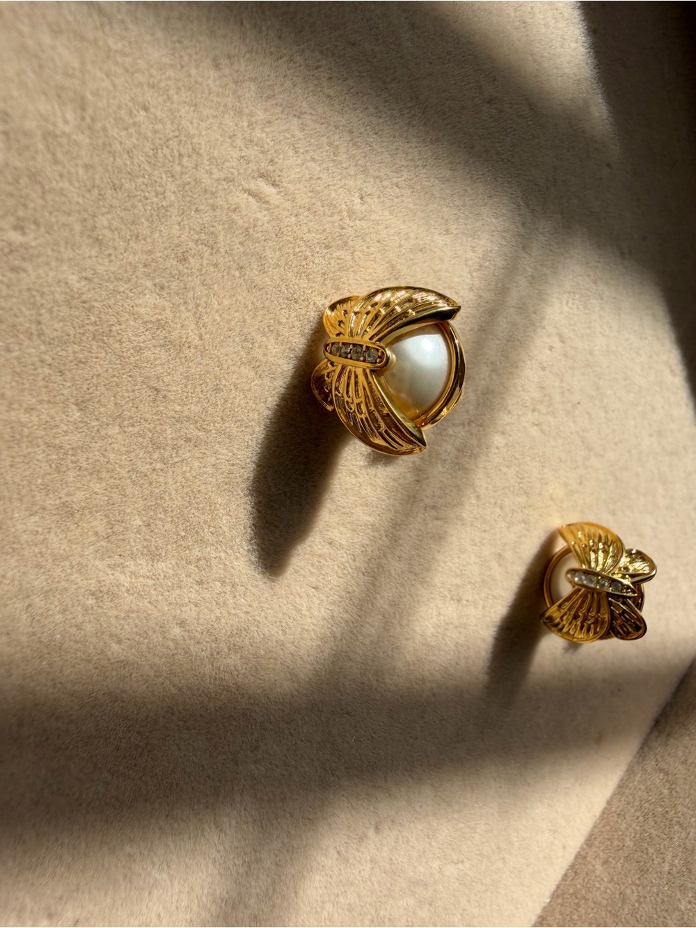 925s posts Gold Pearl Wing Clip-On Earrings - Women Jewelry